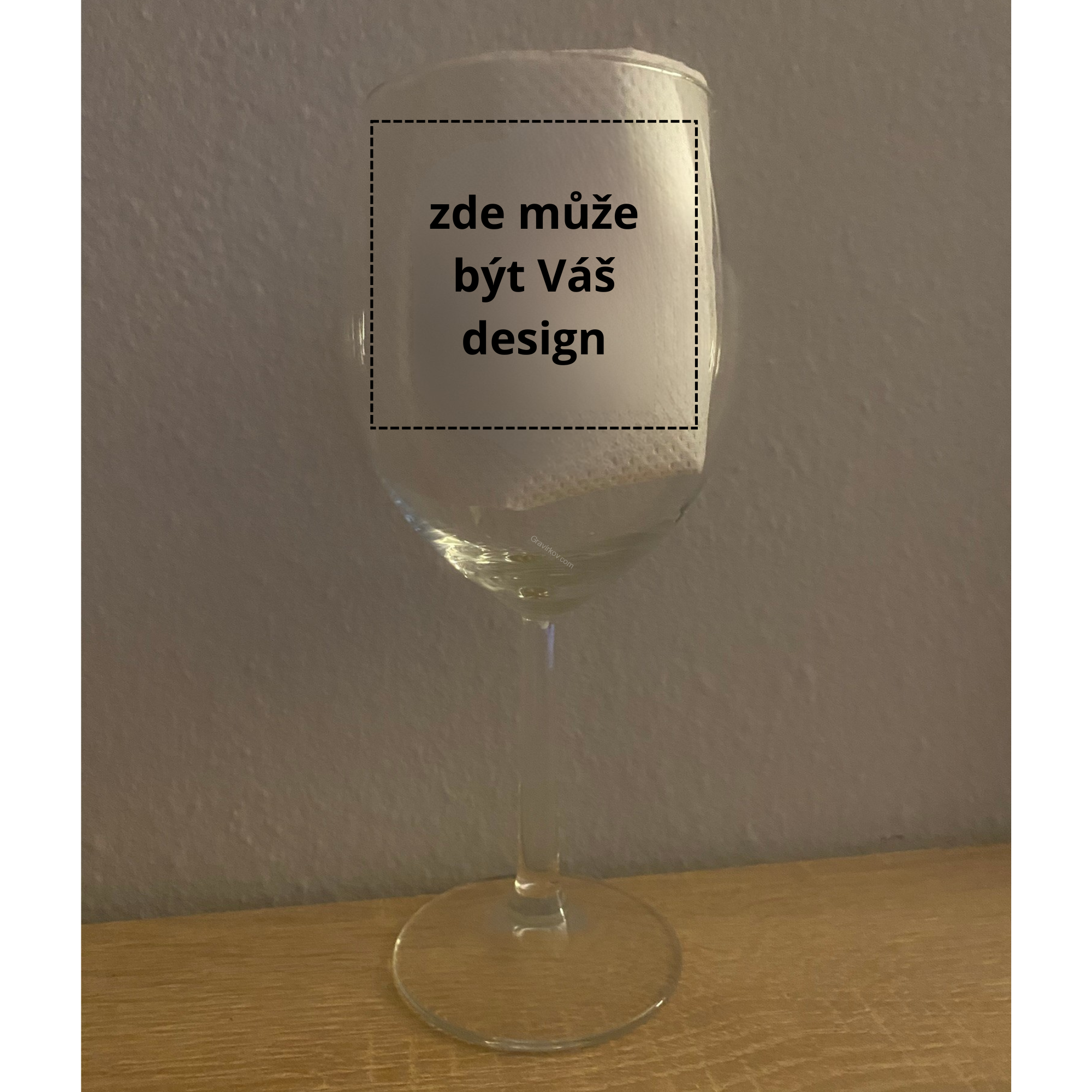 Gravírovaná sklenice na víno - vlastní design