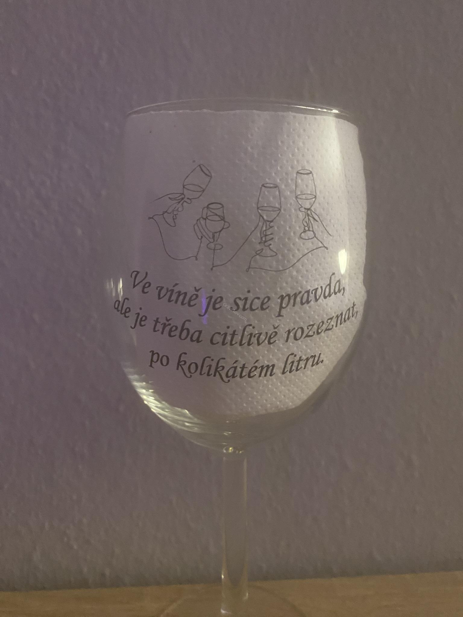 Gravírovaná sklenice na víno - design 4