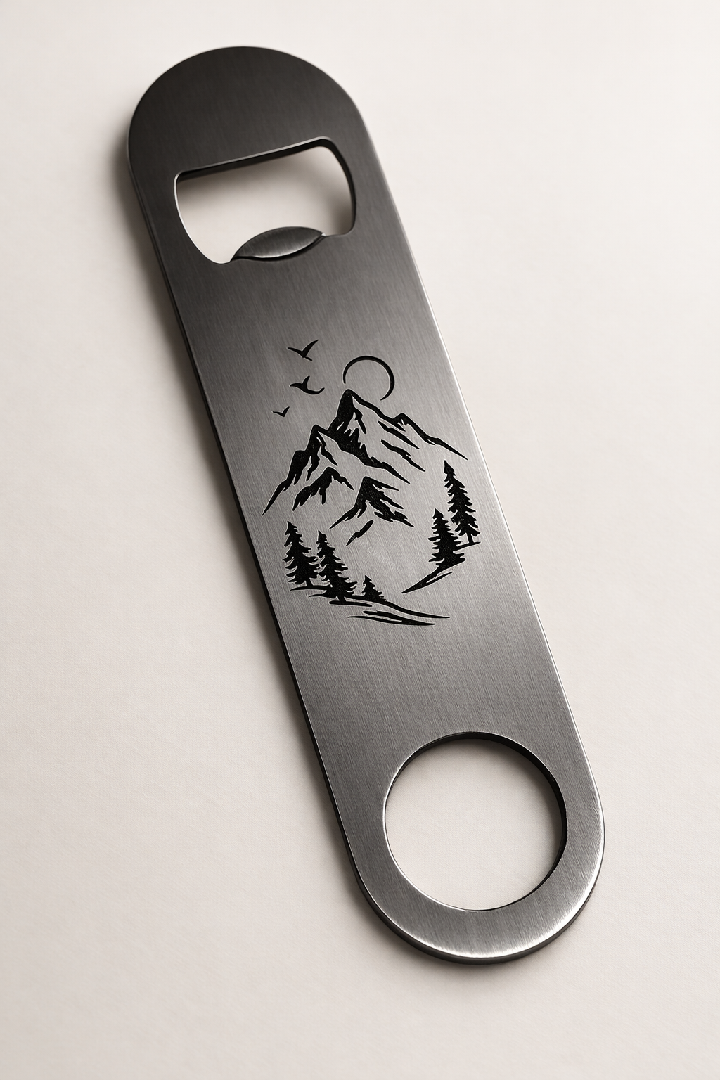 Gravírovaný nerezový otvírák na lahve