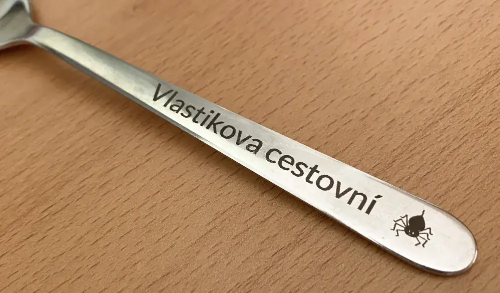 Gravírovaný příbor