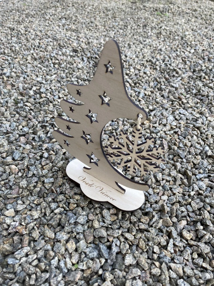 Vánoční stromek s baňkou