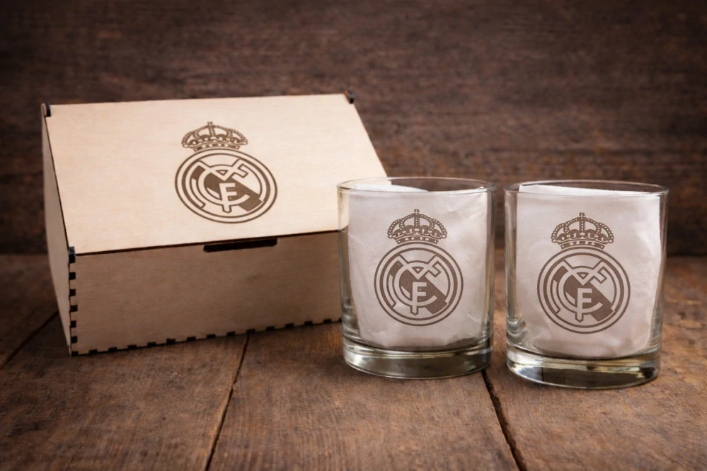 Dárkový whisky set – 2 gravírované sklenice v dřevěné krabičce