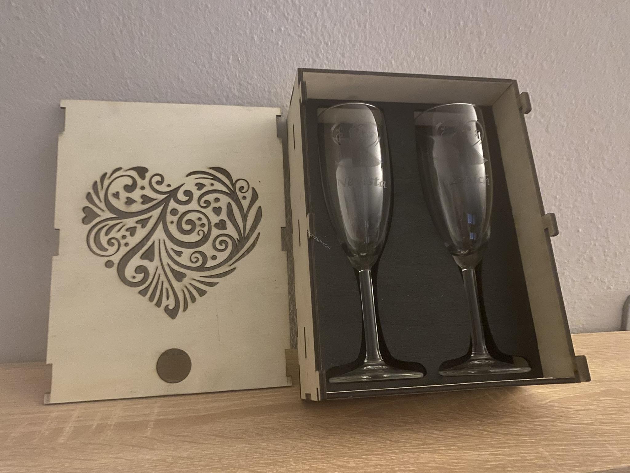 Gravírované sklenice na šampus (2 ks) v gravírované krabici