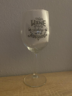 Gravírovaná sklenice na víno - design 1