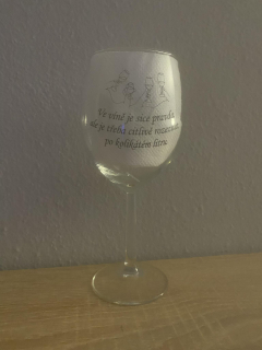 Gravírovaná sklenice na víno - design 4