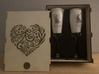 Gravírované sklenice na šampus (2 ks) v gravírované krabici