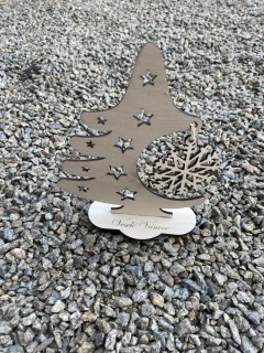 Vánoční stromek s baňkou